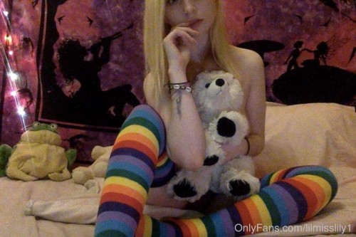lilmisslily1 2019 05 12 31958587 I luv these rainbow thigh highs