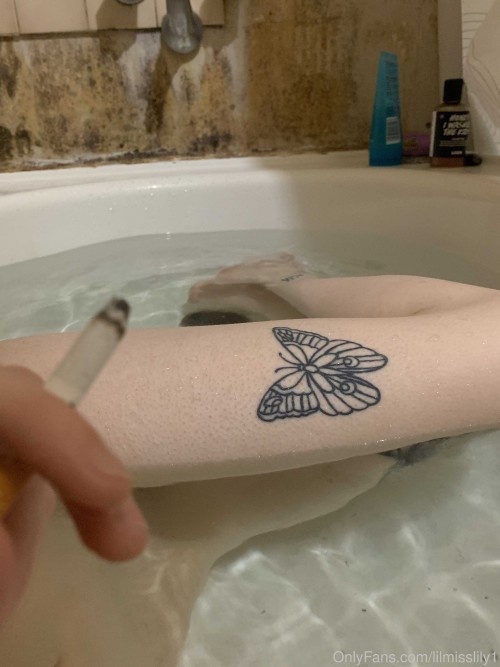 lilmisslily1 2019 05 17 32707504 Watch me cry in the bath